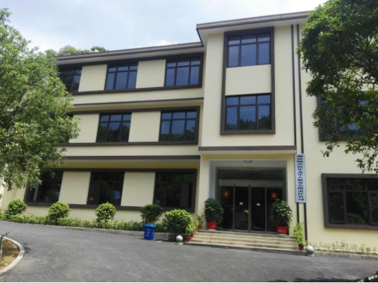 长沙秀峰山老年公寓有限责任公司,长沙老年人残疾人养护服务,养老产业策划咨询,护理机构服务哪里好